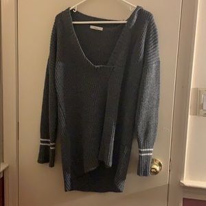 Gray long sleeve v neck sweater